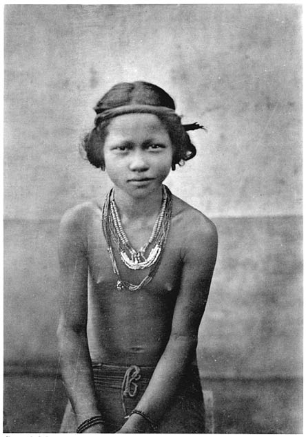 Kĕhad Njangoen, 17-j&auml;hriges Kajanm&auml;dchen.