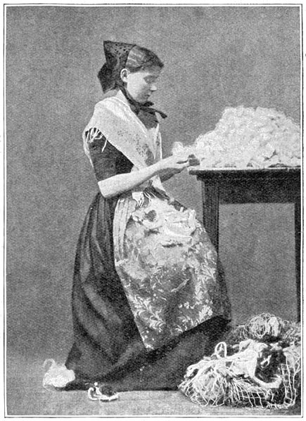 Een vrouw van de Far&ouml;er, aan het wol spinnen.