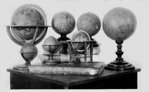 Globes of
Fran&ccedil;ois de Mongenet, 1560, and of Gian Francesco Costa, 1784.