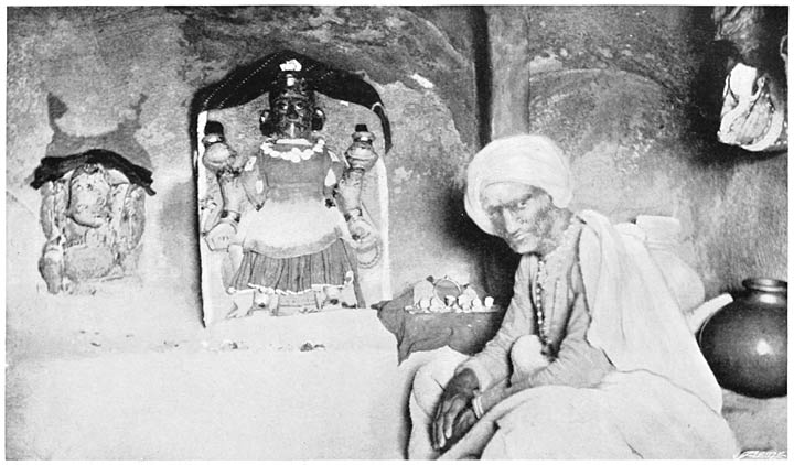 CAVE TEMPLE OF ANNAP&Ucirc;RNA.