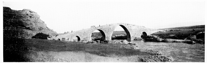Fig. 181.&mdash;BRIDGE OVER THE KHÂBÛR.