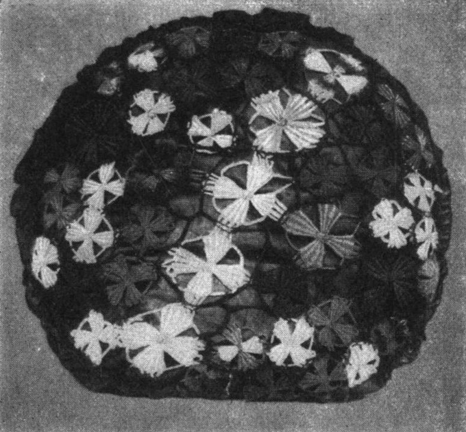 Kissen, auf dem viele Sterne
  befestigt sind